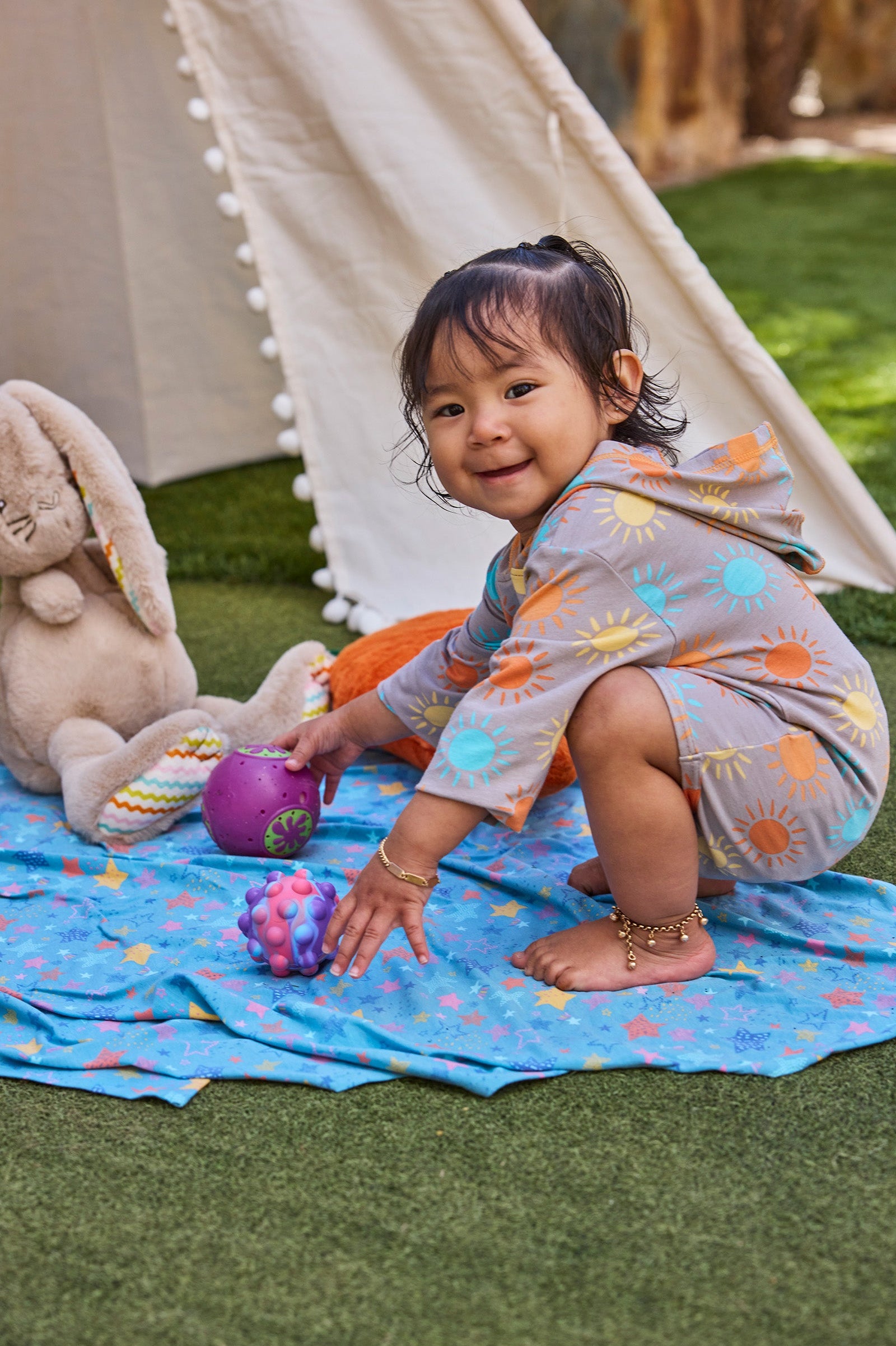 baby girl playing on my first sun blanket|scribble-stars
