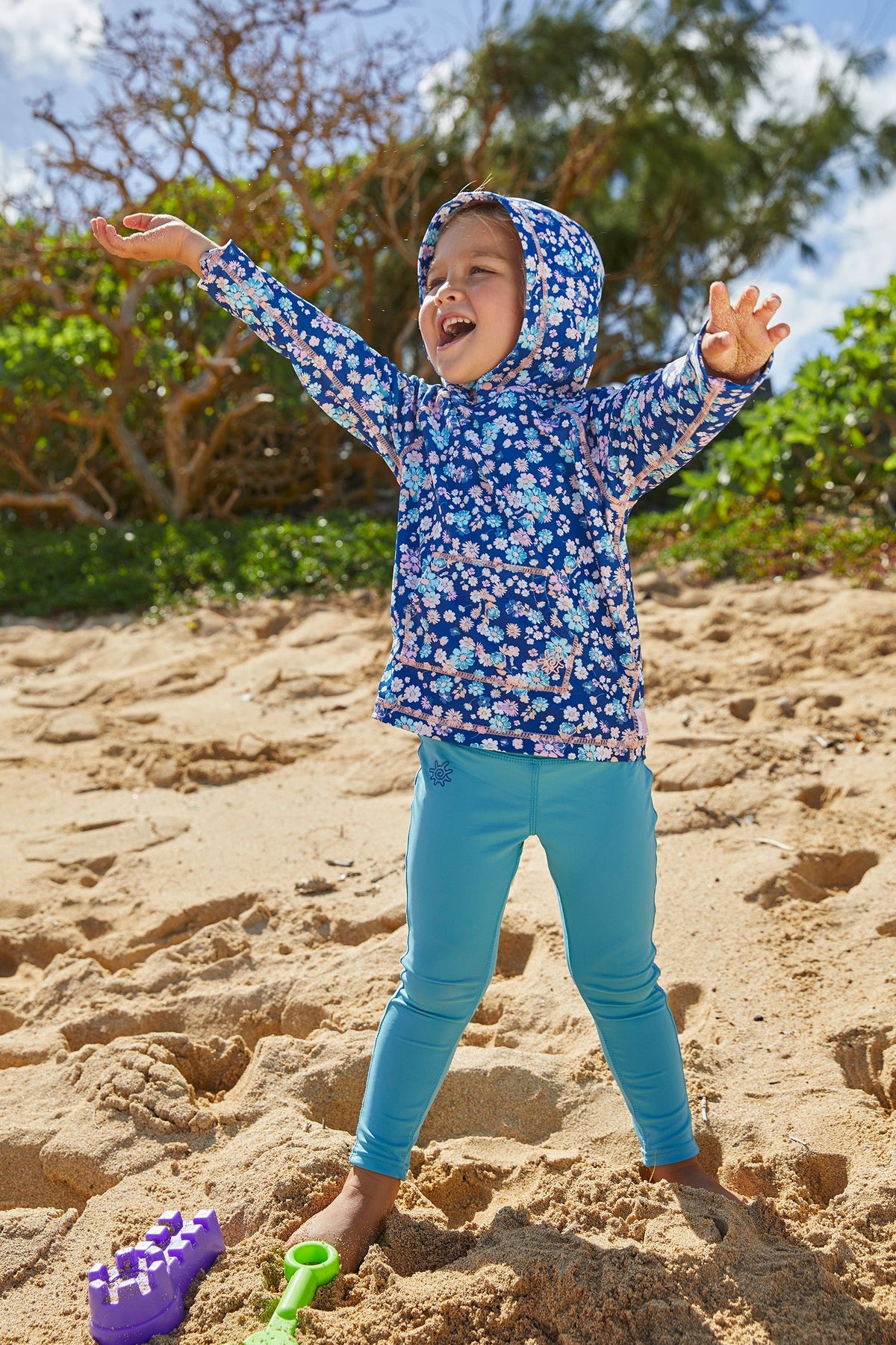 girls playing on the beach in UV Skinz's swim leggings|navy-blue