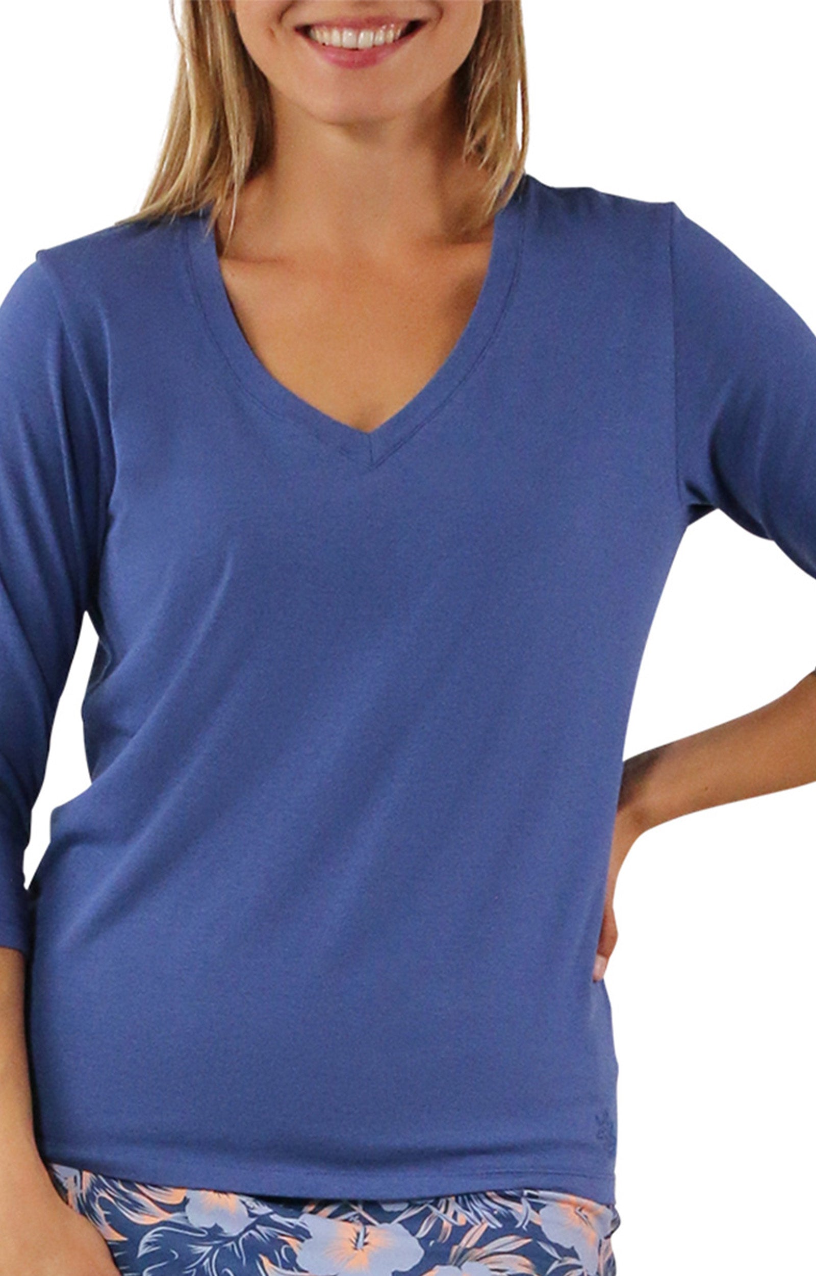 Women's 3/4 Sleeve V-Neck R&R Tee in Washed Navy|washed-navy