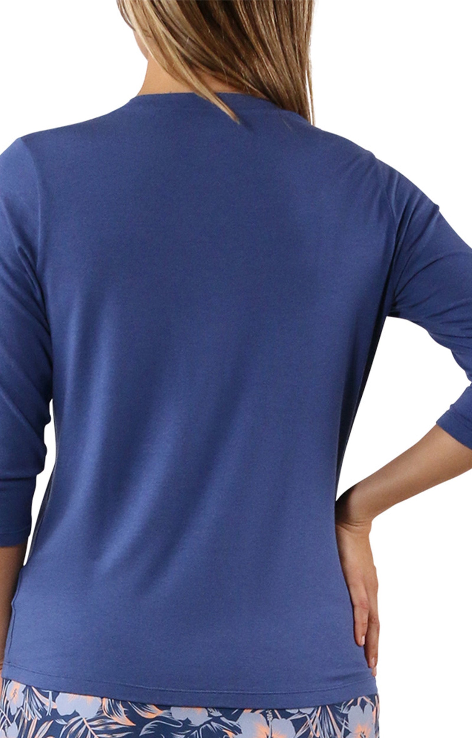 Women's 3/4 Sleeve V-Neck R&R Tee in Washed Navy|washed-navy