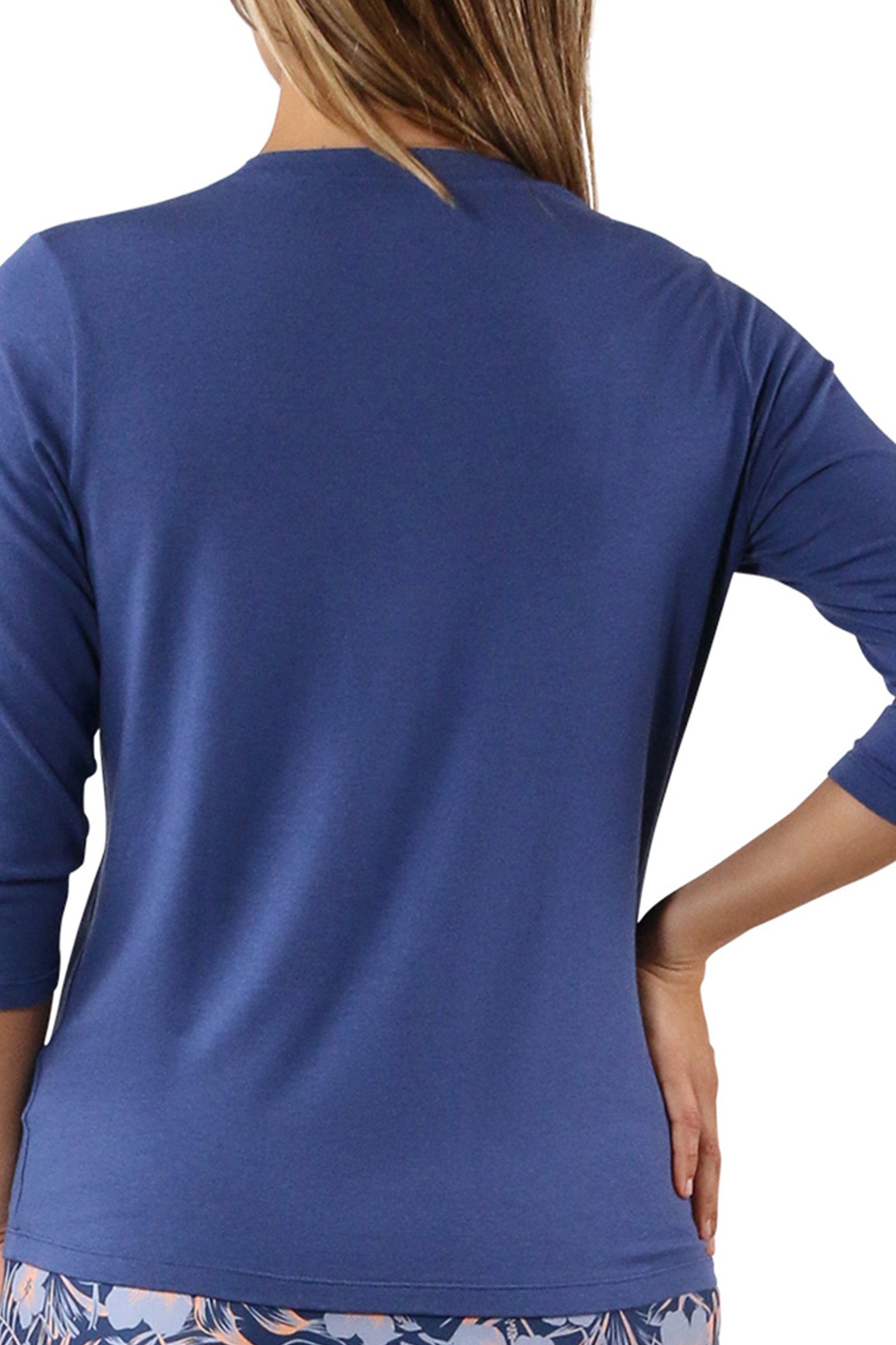 Women's 3/4 Sleeve V-Neck R&R Tee in Washed Navy|washed-navy