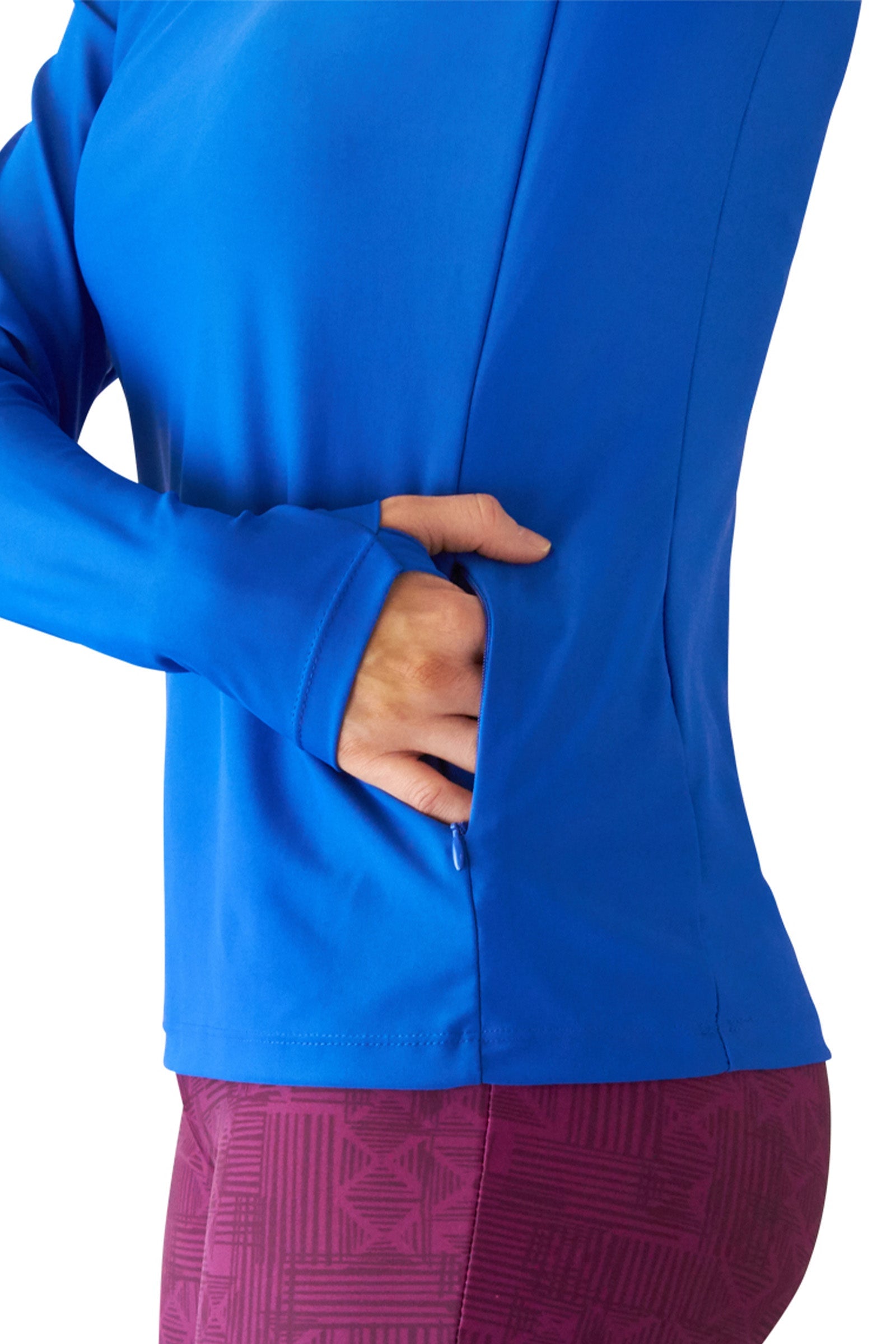 Pocket view of the women's long sleeve crew swim shirt in deep sea|deep-sea
