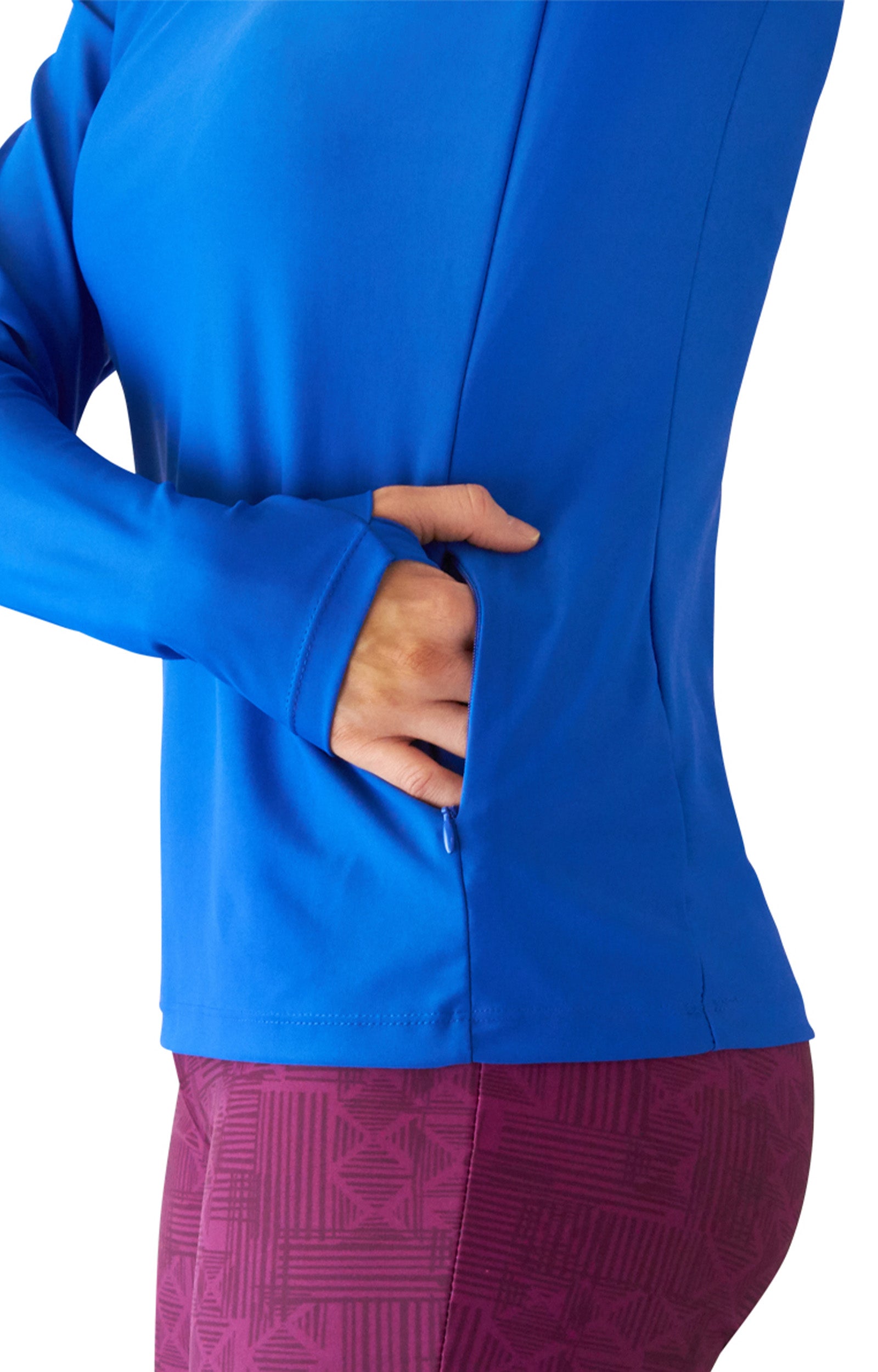 Pocket view of the women's long sleeve crew swim shirt in deep sea|deep-sea