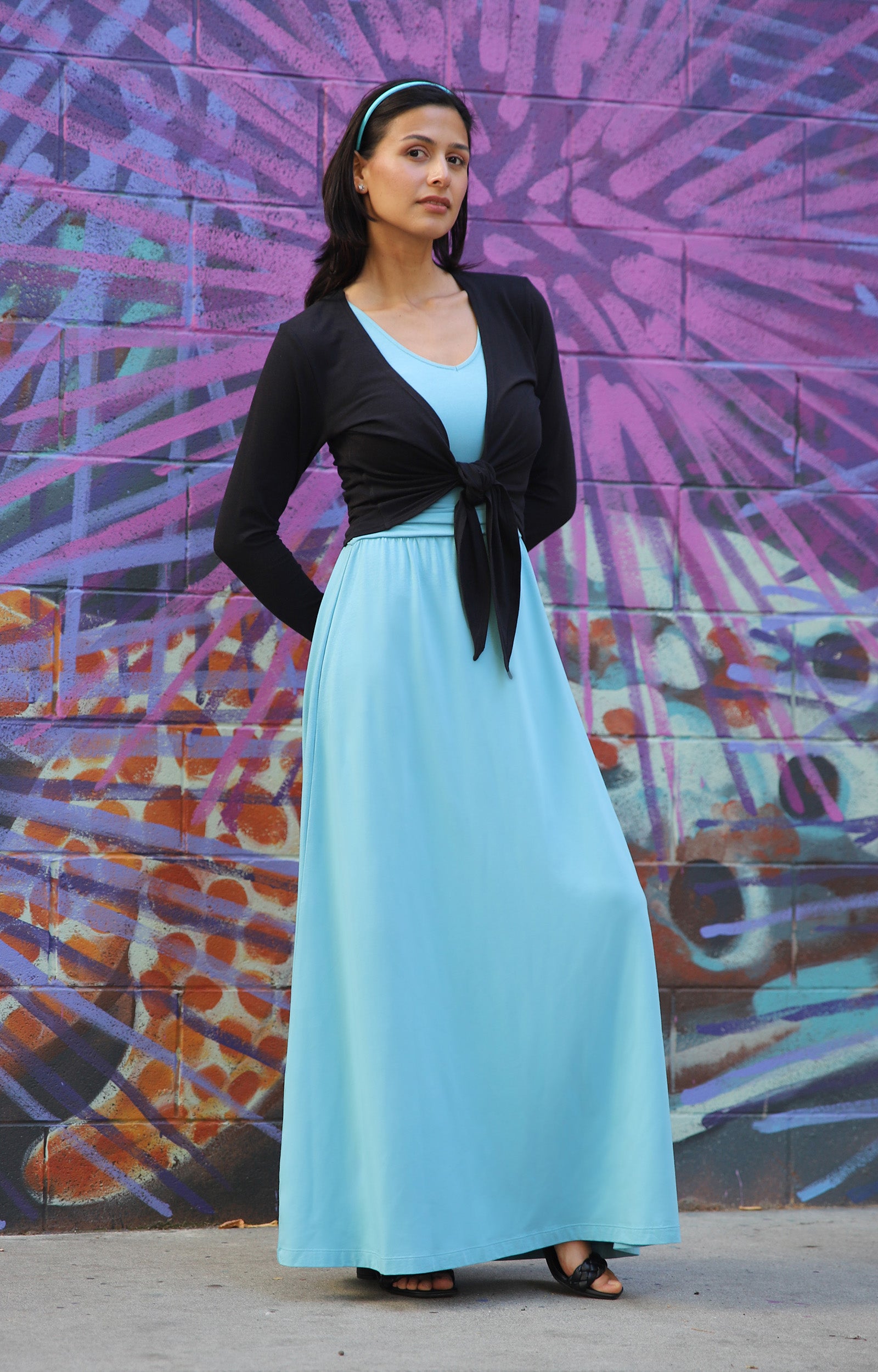 woman in UV Skinz's sun wrap|black