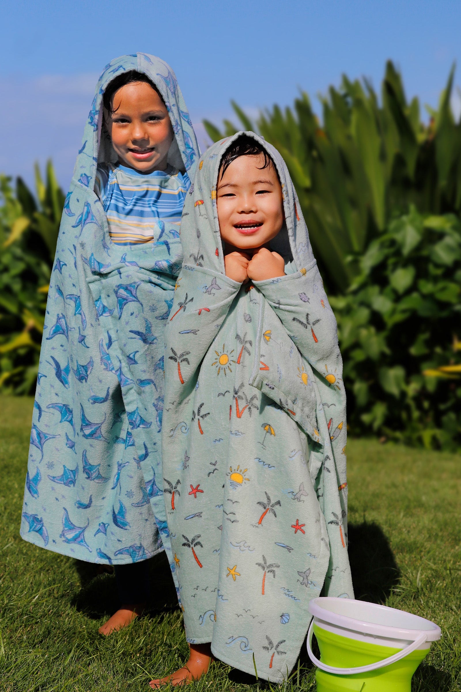 boys in hooded beach towels|frosty-green-tropical-trip