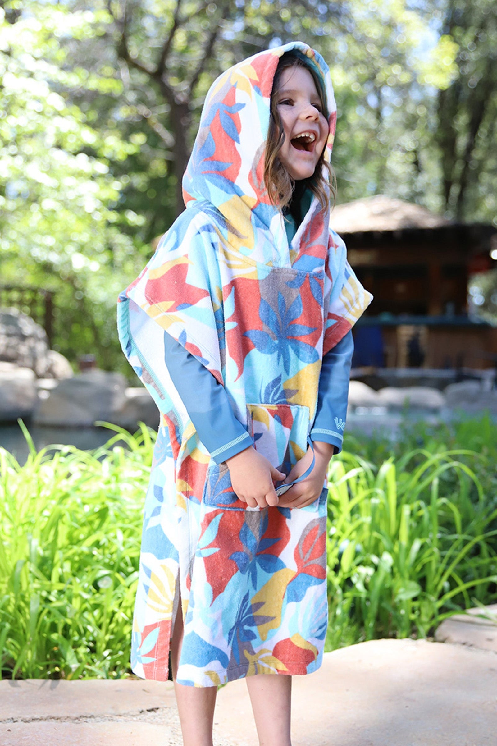 girl in kids hooded beach poncho|beach-picasso