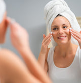 woman doing her skincare routine
