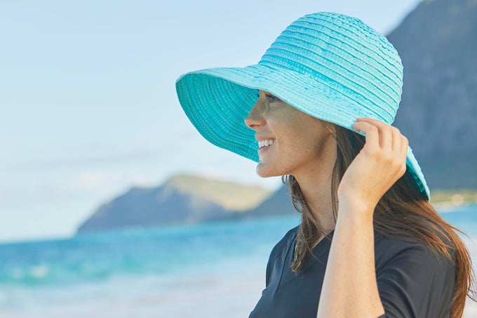 woman on vacation wearing a foldable UPF sun hat