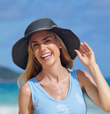 woman with a crushable hat on