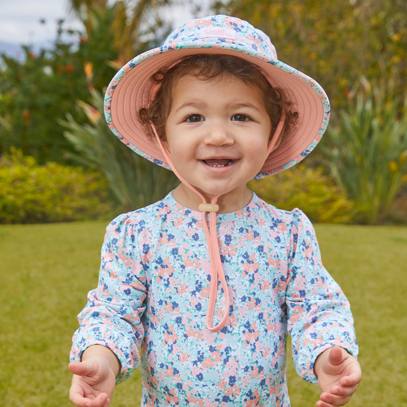 Little girl in UV Skinz's baby's sun hat|twinkle-stars