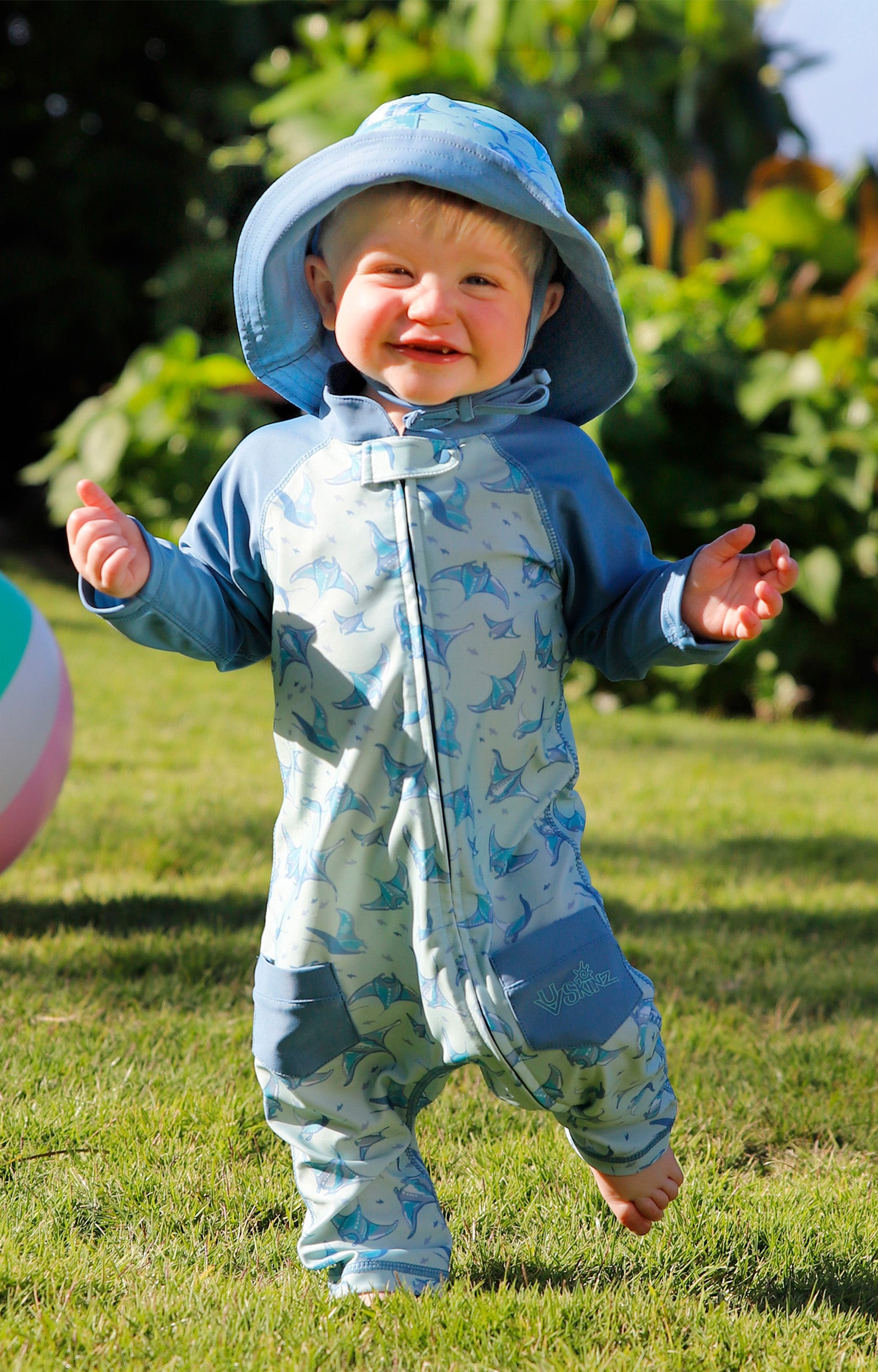 baby running in reversible sun hat in ray frenzy|ray-frenzy
