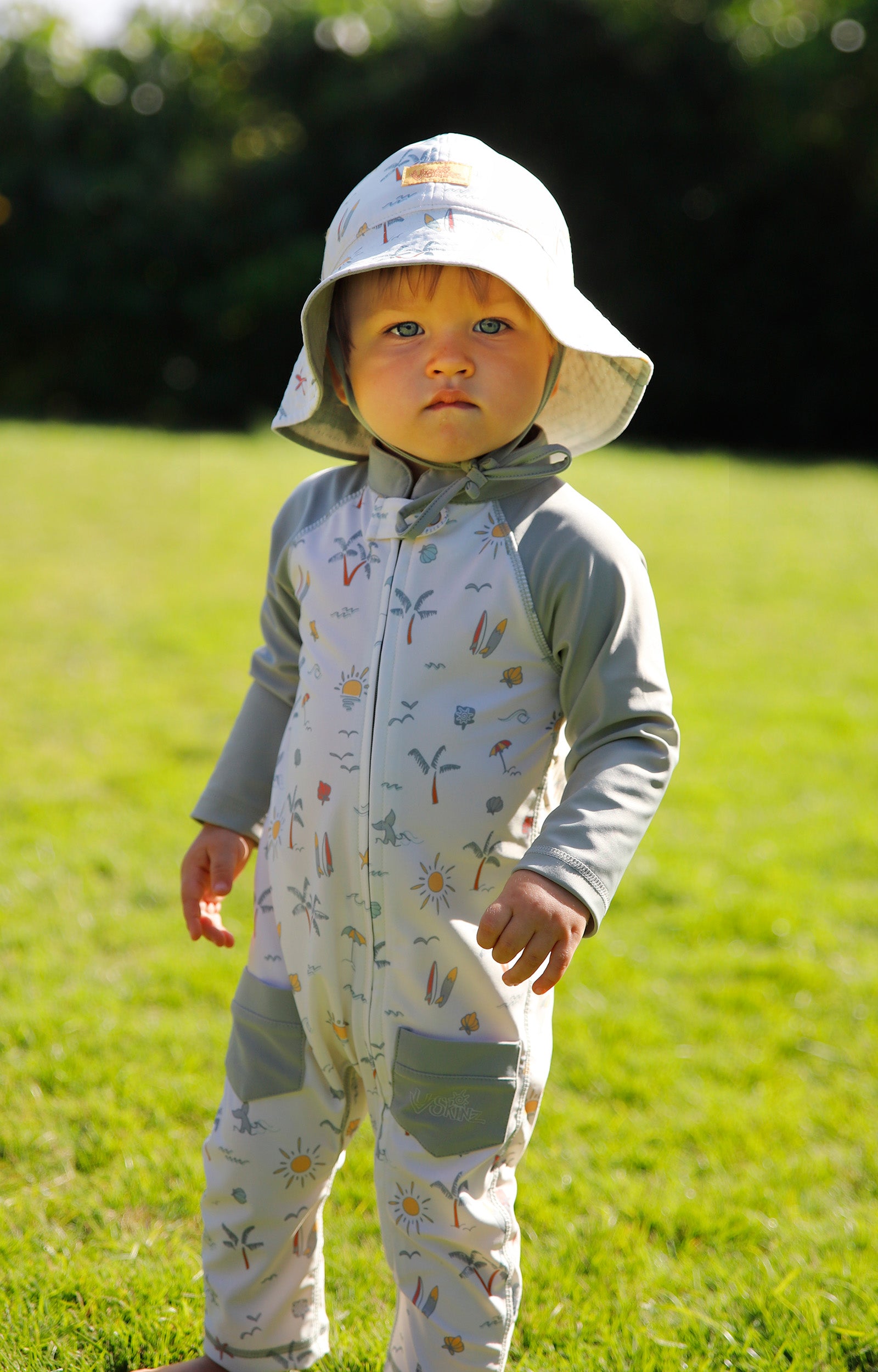Lifestyle of Baby boys reversible sun hat|tropical-trip