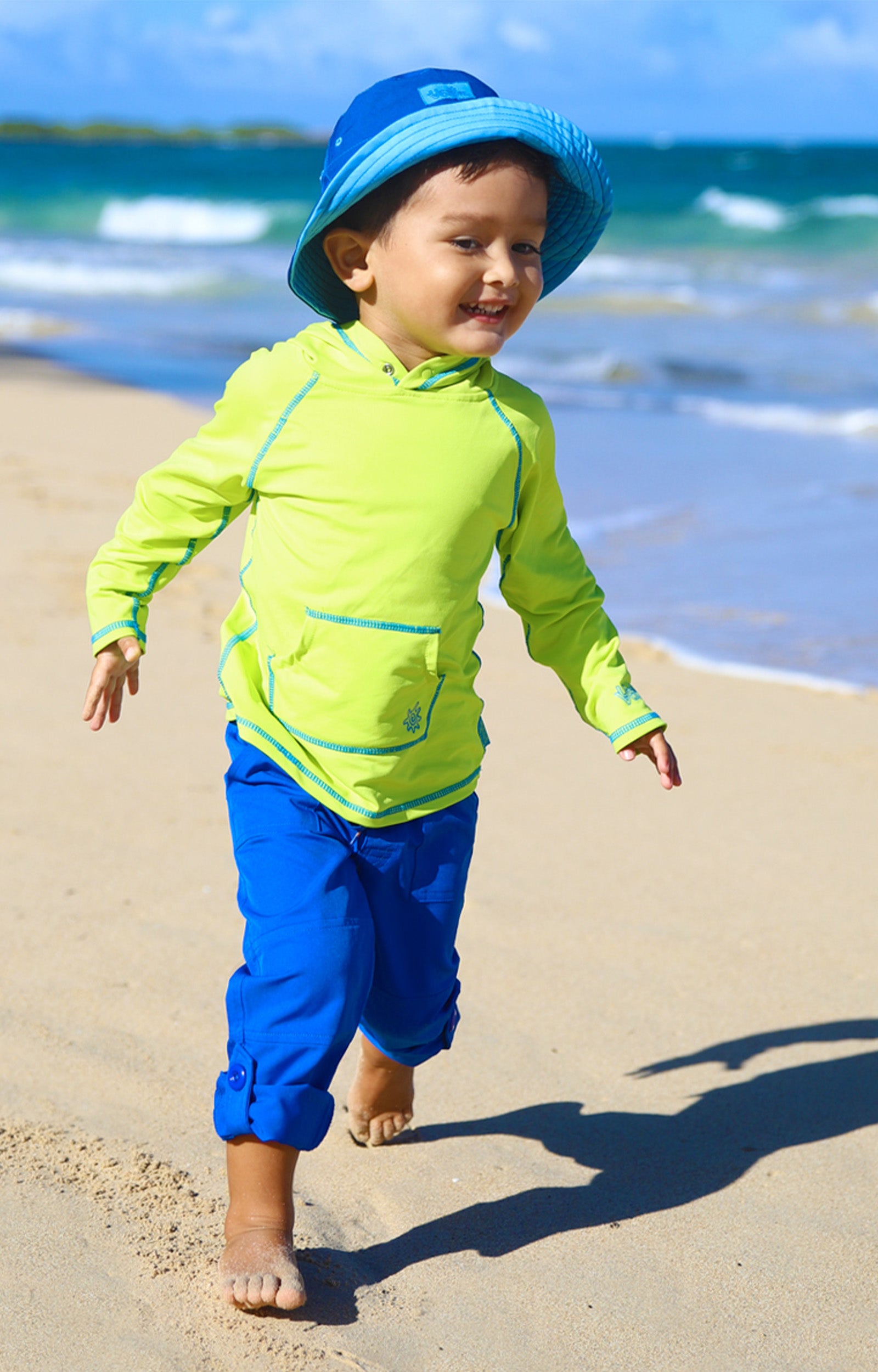 Boy wearing UV Skinz's boy's bucket hat in navy blue ocean|navy-blue-ocean-blue