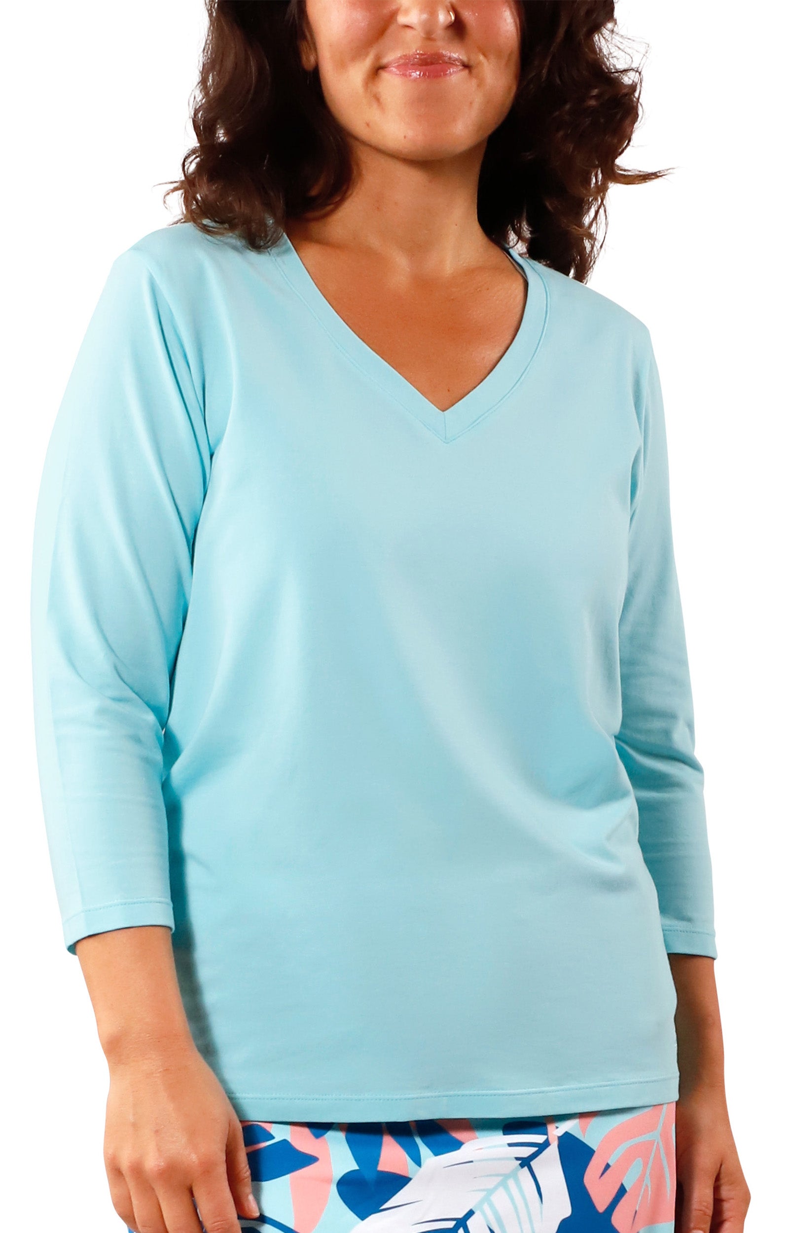 Women's 3/4 Sleeve V-Neck R&R Tee in Glacier|glacier