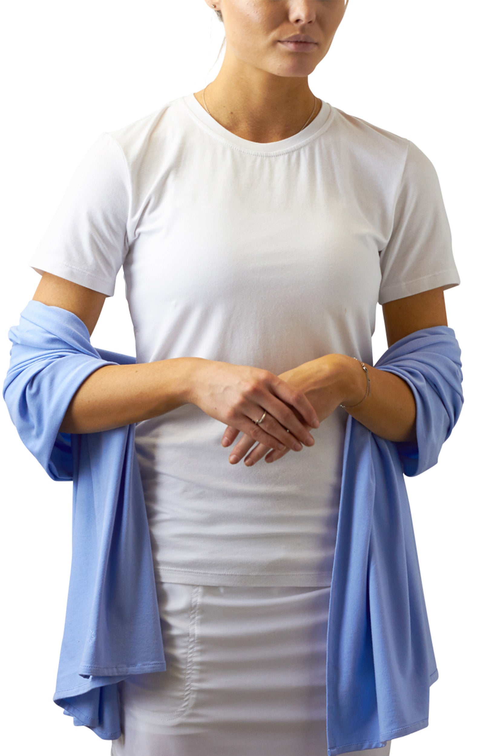 Woman wearing UV Skinz's women's sun shawl in blue mist|blue-mist