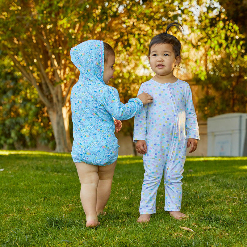 Little Baby Girls in UV Skinz's Baby Girl's Hooded Sunzie in Lively Toucans|lively-toucans