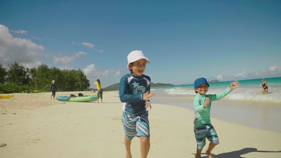 Kids playing in UV Skinz's adjustable sun hat 